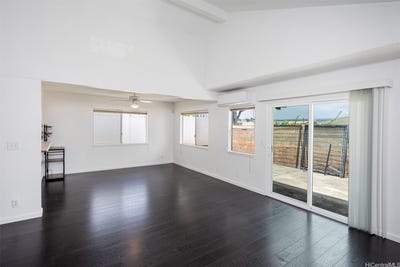 /international/us/94-1040-lelehu-street-waipahu-hi-110108332196/