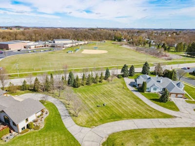 /international/us/104-106-waverly-drive-cambridge-wi-110098763541/