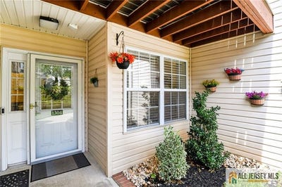 /international/us/1304-plymouth-road-north-brunswick-nj-110119887308/