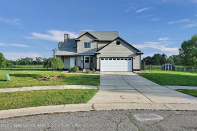 /international/us/1211-sumac-lane-holt-mi-110100811972/