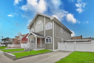/international/us/10-11-bay-24th-street-far-rockaway-ny-110106699986/