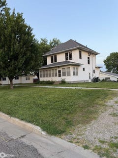 /international/us/611-broadway-street-brooklyn-ia-110104088754/