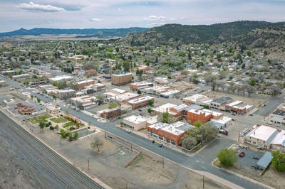 /international/us/215-s-2nd-street-raton-nm-110105528704/