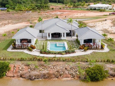 /international/us/134-red-torch-red-rock-placencia-tx-110119565589/