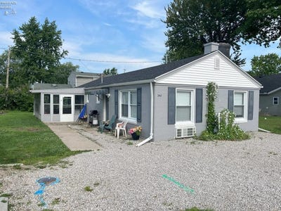 /international/us/242-n-worthy-street-marblehead-oh-110108414103/