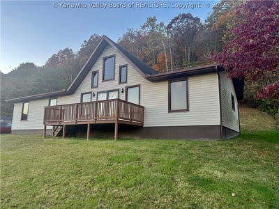 /international/us/90-dogwood-lane-madison-wv-110107487925/