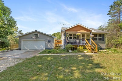 /international/us/11778-red-feather-lane-stanwood-mi-110109374353/