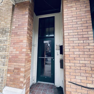 /international/us/1024-e-brady-st-milwaukee-wi-110107508159/
