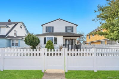 /international/us/24-pleasant-avenue-roosevelt-ny-110106843448/