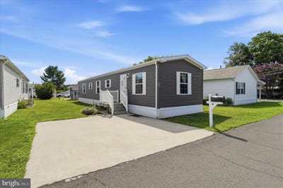 /international/us/44-kennedy-drive-fairless-hills-pa-110119543422/