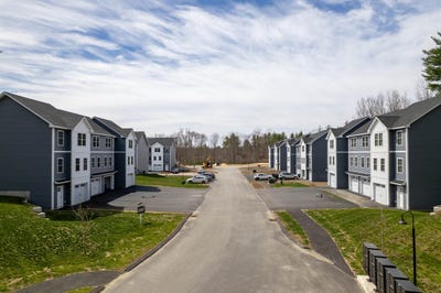 /international/us/14c-the-crossings-at-village-center-barrington-nh-110105218589/