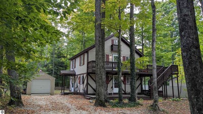 /international/us/2552-e-birch-court-cedar-mi-110106819056/