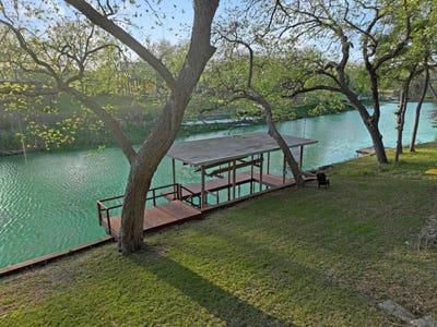 /international/us/706-gloria-drive-seguin-tx-110101101346/?lang=en