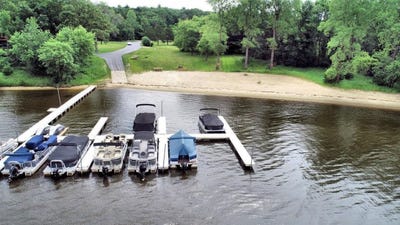 /international/us/bldg-18-3-4-greenway-crossing-pv-wisconsin-dells-wi-110097585366/