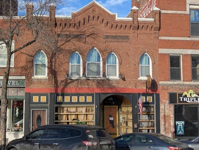 /international/us/36-38-opera-house-square-claremont-nh-110104479102/