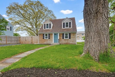 /international/us/24-otis-road-hyannis-ma-110108337769/