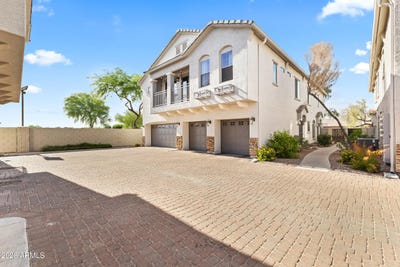 /international/us/2150-e-bell-road-phoenix-az-110108416584/