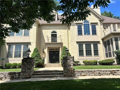 /international/us/3952-shawnee-mission-parkway-fairway-ks-110108666659/