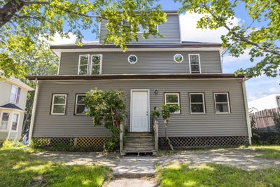 /international/us/11-webster-avenue-westbrook-me-110100979750/