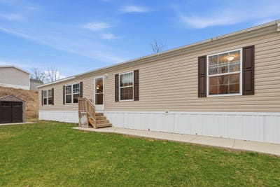 /international/us/1815-veronica-street-se-lowell-mi-110106841968/
