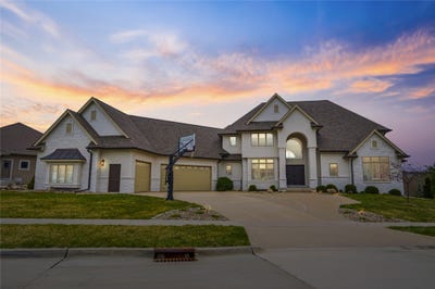 /international/us/3805-144th-street-urbandale-ia-110106955949/
