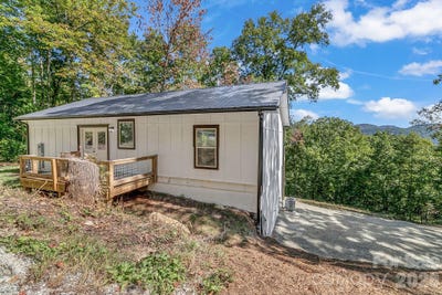 /international/us/135-bald-eagle-drive-hendersonville-nc-110120482885/