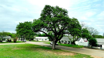 /international/us/1304-s-high-street-brady-tx-110107059776/