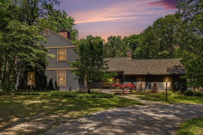 /international/us/385-greentree-lane-ne-ada-mi-110108580711/