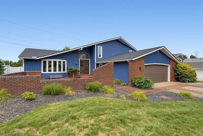/international/us/13432-byron-boulevard-middleburg-heights-oh-110119563563/