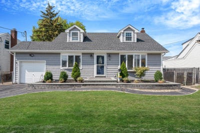 /international/us/55-barbara-drive-east-meadow-ny-110102441591/