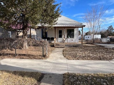 /international/us/220-e-2nd-avenue-mobridge-sd-110105706540/