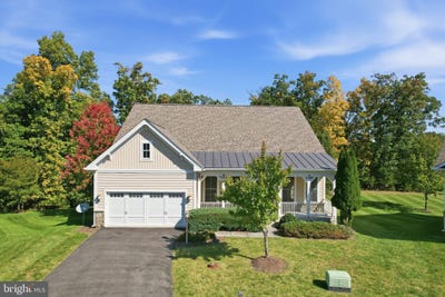 /international/us/113-merganser-court-lake-frederick-va-110120618351/
