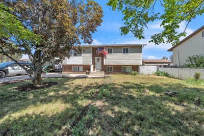 /international/us/2264-s-100-w-clearfield-ut-110108300846/