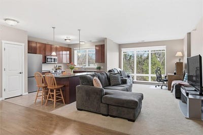 /international/us/1070-grandview-court-ne-columbia-heights-mn-110106760816/
