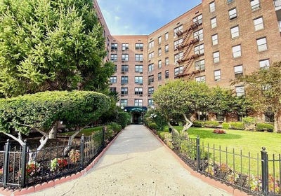 /international/us/100-25-queens-boulevard-forest-hills-ny-110103668587/