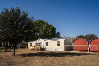 /international/us/404-s-mill-st-flatonia-tx-110103053790/