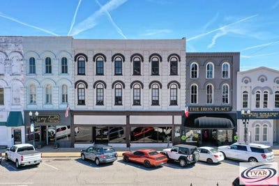 /international/us/121-north-poplar-street-paris-tn-110098186522/