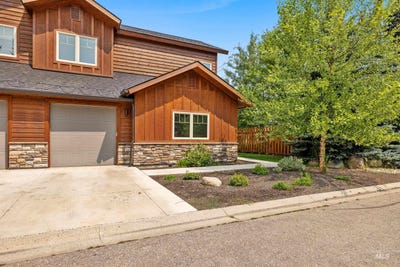 /international/us/601-bluewater-circle-mccall-id-110100685699/
