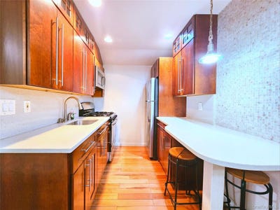 /international/us/14018-33rd-avenue-flushing-ny-110103550537/