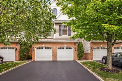 /international/us/246-roosevelt-way-westbury-ny-110108303065/