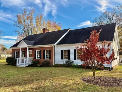/international/us/24148-catherine-st-parksley-va-110103405540/