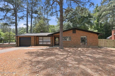 /international/us/390-e-indiana-avenue-southern-pines-nc-110108179047/