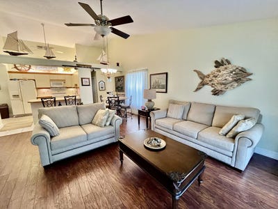 /international/us/2520-se-tropical-east-circle-e-port-saint-lucie-fl-110098582679/