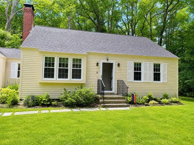 /international/us/24-wood-pond-lane-kennebunk-me-110109000317/
