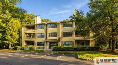/international/us/1310-stoneridge-circle-helmetta-nj-110108638726/