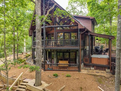 /international/us/114-arapaho-walk-mineral-bluff-ga-110108223722/