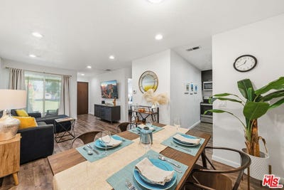 /international/us/2825-n-los-felices-rd-palm-springs-ca-110108189504/