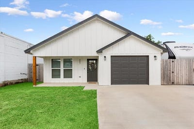 /international/us/207-s-madison-street-mcgregor-tx-110100653475/