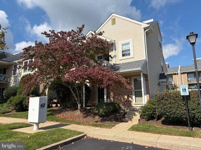 /international/us/1314-society-place-newtown-pa-110120606644/