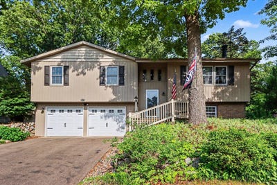 /international/us/8275-valleywood-lane-portage-mi-110108588770/